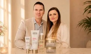 Celý anti-aging trh klesá. Táto prírodná značka však rastie medzi kozmetickými gigantmi.